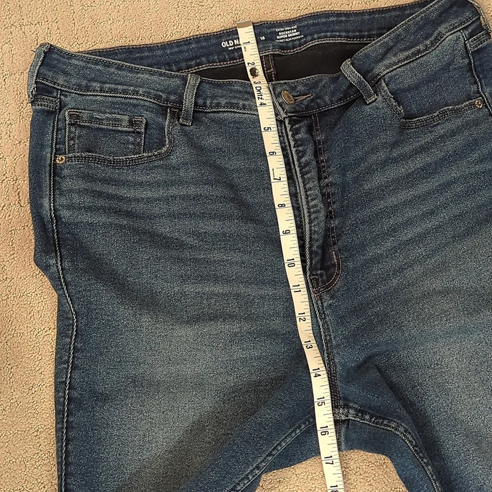Old Navy Extra High-waisted Rockstar 360° Stretch Super-Skinny Ripped Ankle, 16 - Picture 6 of 7